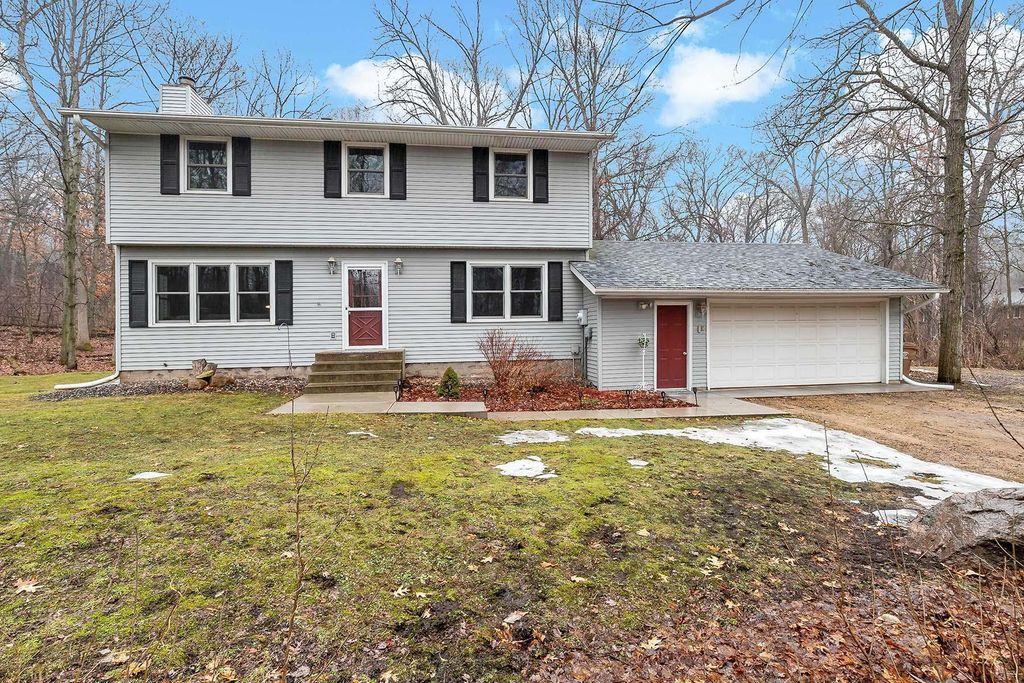 Photo of 1320 Norcrest Avenue N, Stillwater, MN 55082 (MLS # 7029338)