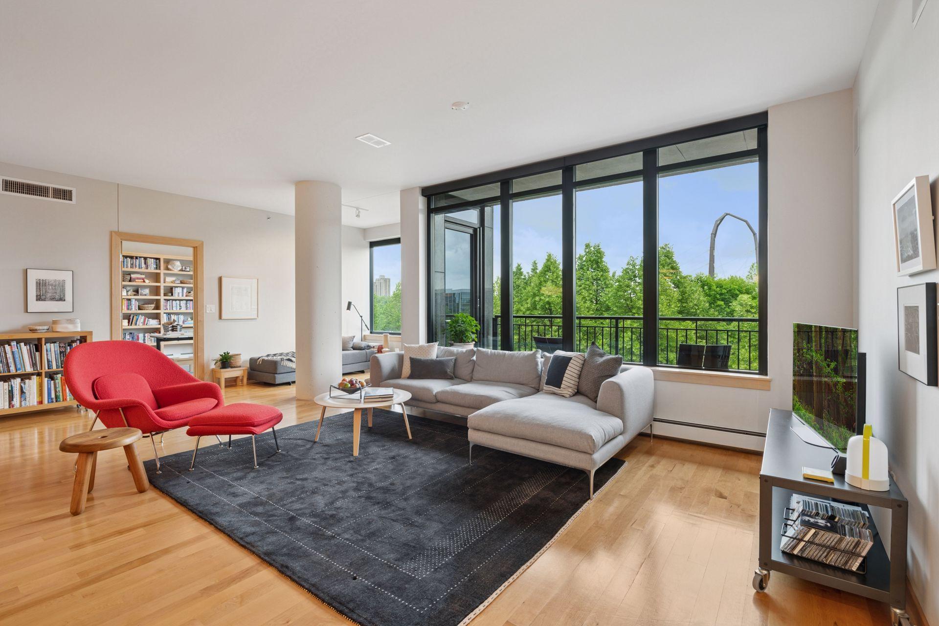 215 10th Avenue S 312