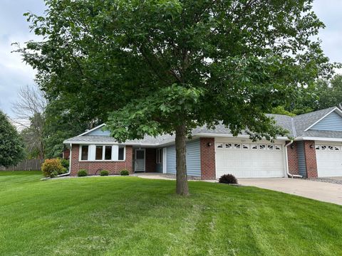 7073 24th Street N Oakdale MN 55128