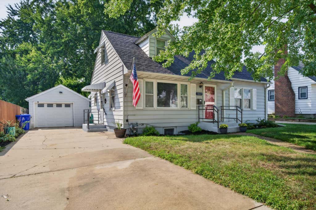 Photo of 1007 11th Avenue NE, Rochester, MN 55906 (MLS # 7130325)
