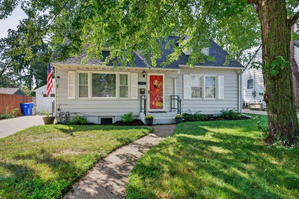 Photo of 1007 11th Avenue NE, Rochester, MN 55906 (MLS # 7130325)