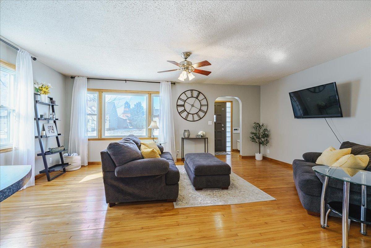 107 Lincoln Avenue N