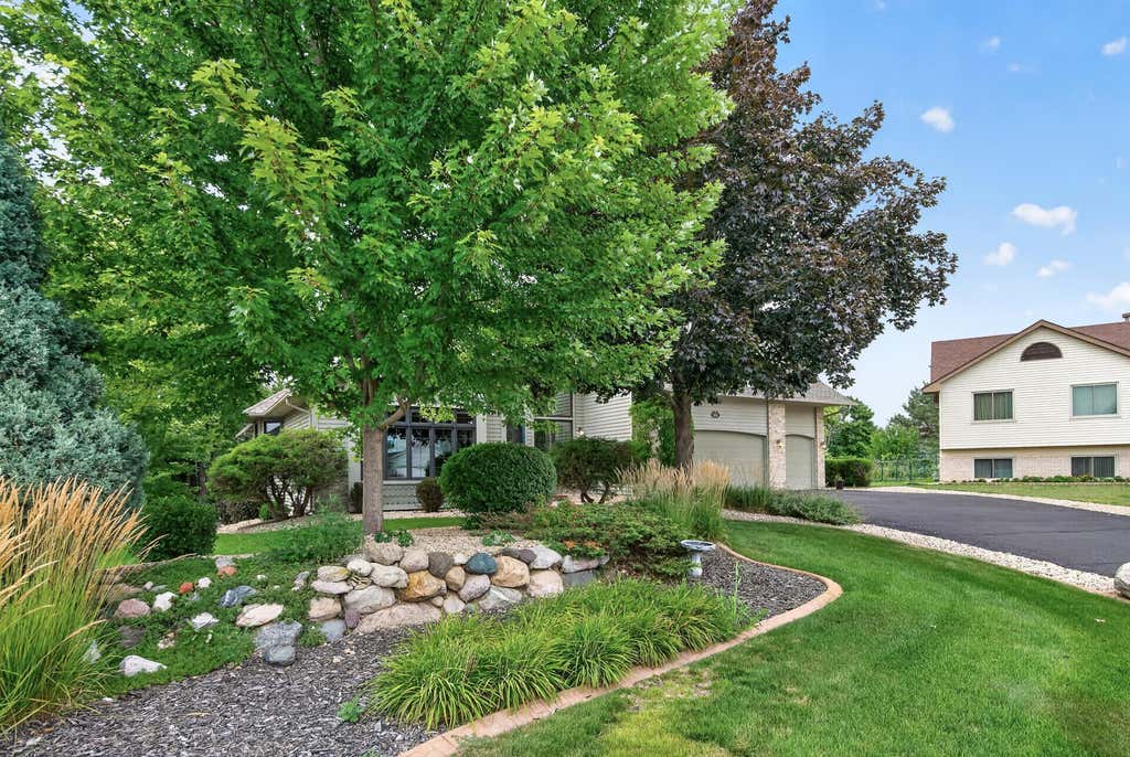 Photo of 1505 Blackhawk Ridge Way, Eagan, MN 55122 (MLS # 7100476)