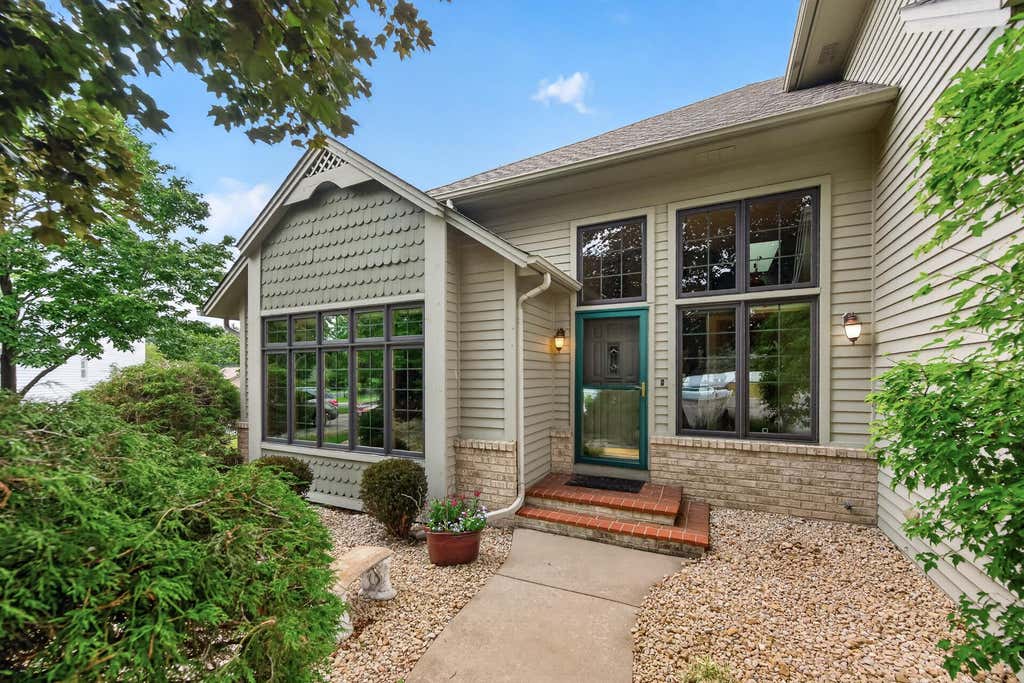 Photo of 1505 Blackhawk Ridge Way, Eagan, MN 55122 (MLS # 7100476)
