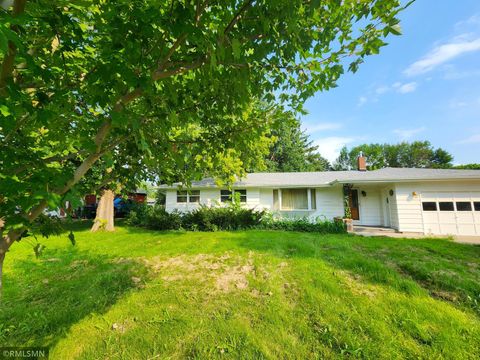 Photo of 635 Hillcrest Road NE, Hutchinson, MN 55350 (MLS # 6769598)