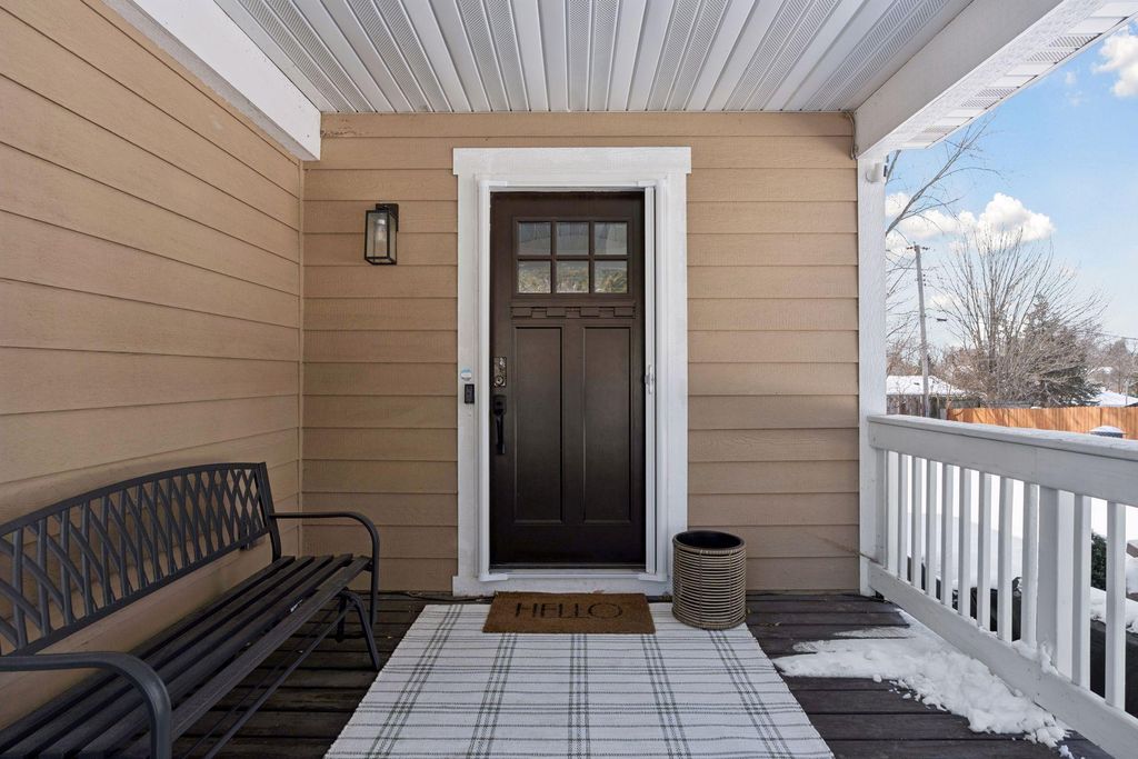 Photo of 4807 34th Avenue N, Golden Valley, MN 55422 (MLS # 7025170)