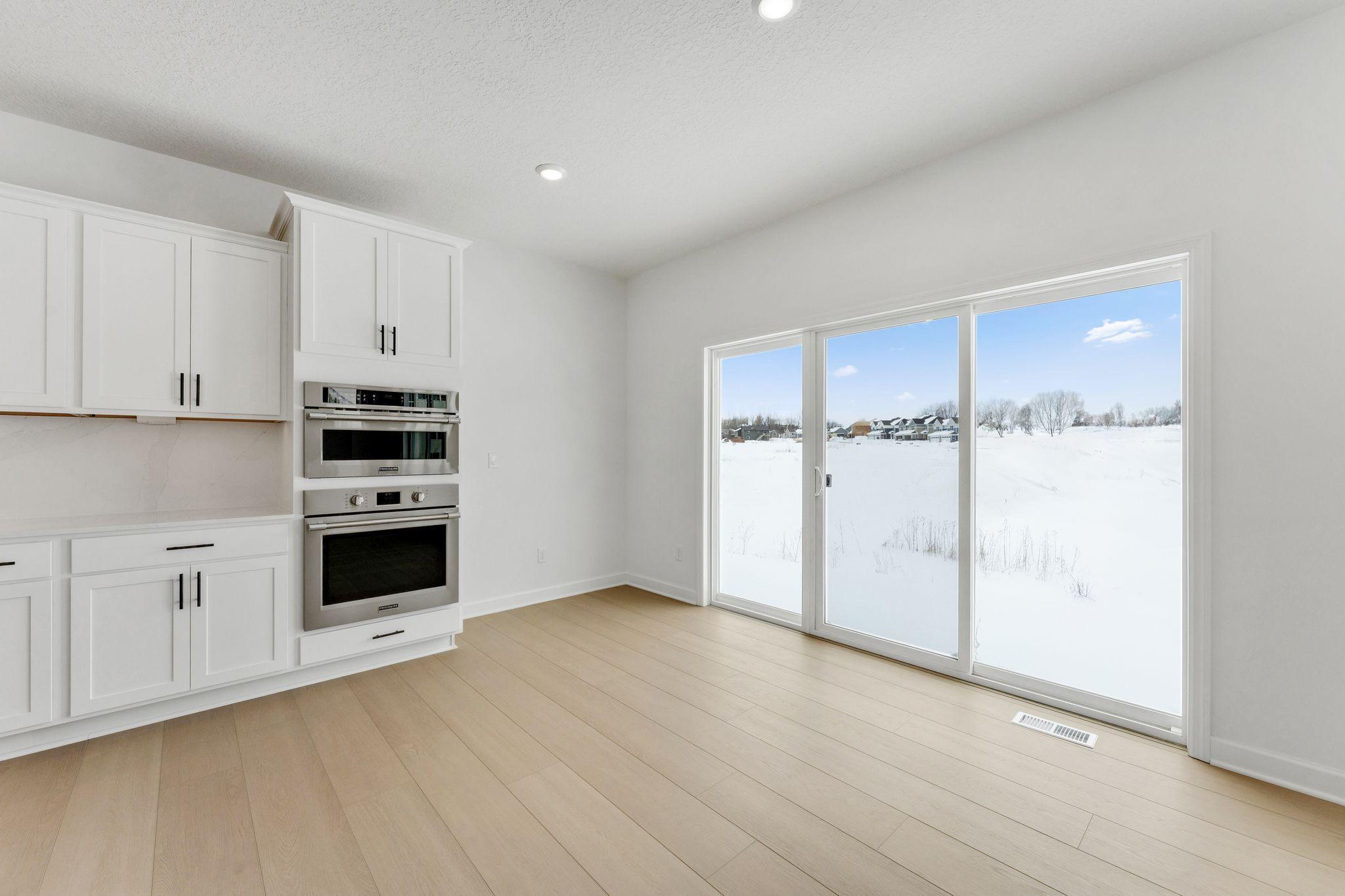 851 Londonderry Lane NW