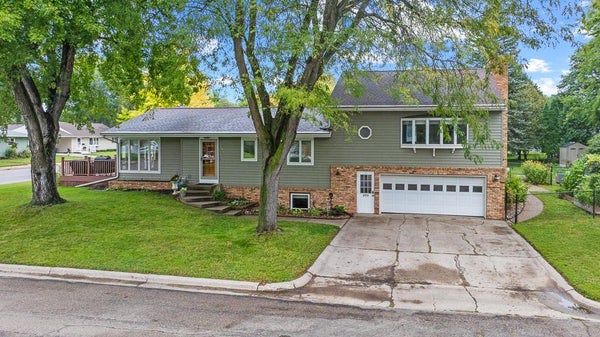 402 N MINNESOTA ST, MARSHALL, MN 56258 - Image 49122160606dfab10da372a8b5fa05b2/2007507579