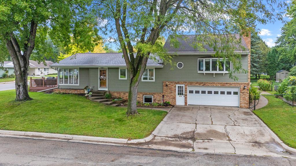 Photo of 402 N Minnesota Street, Marshall, MN 56258 (MLS # 7145381)