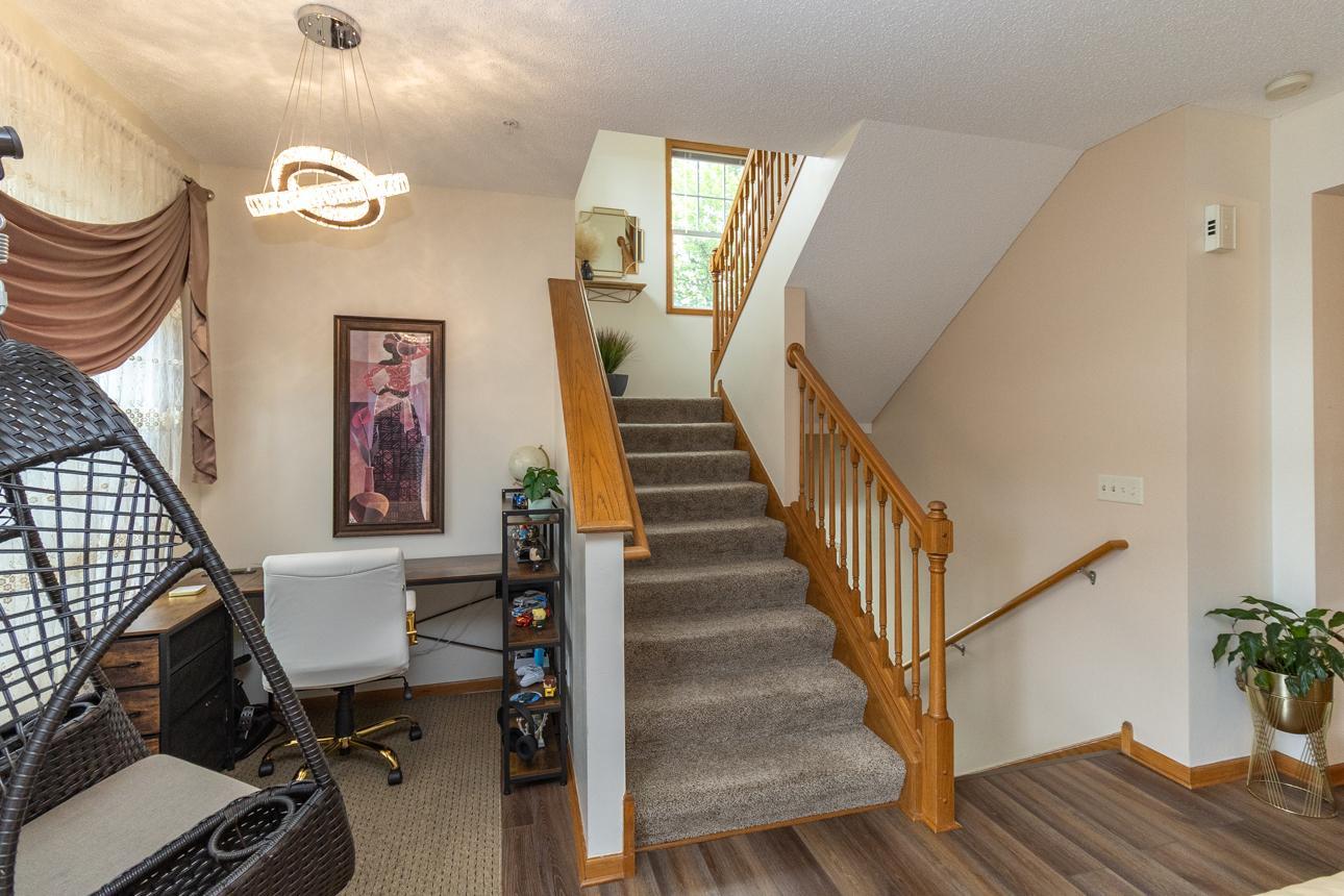 1691 Village Trail E 7