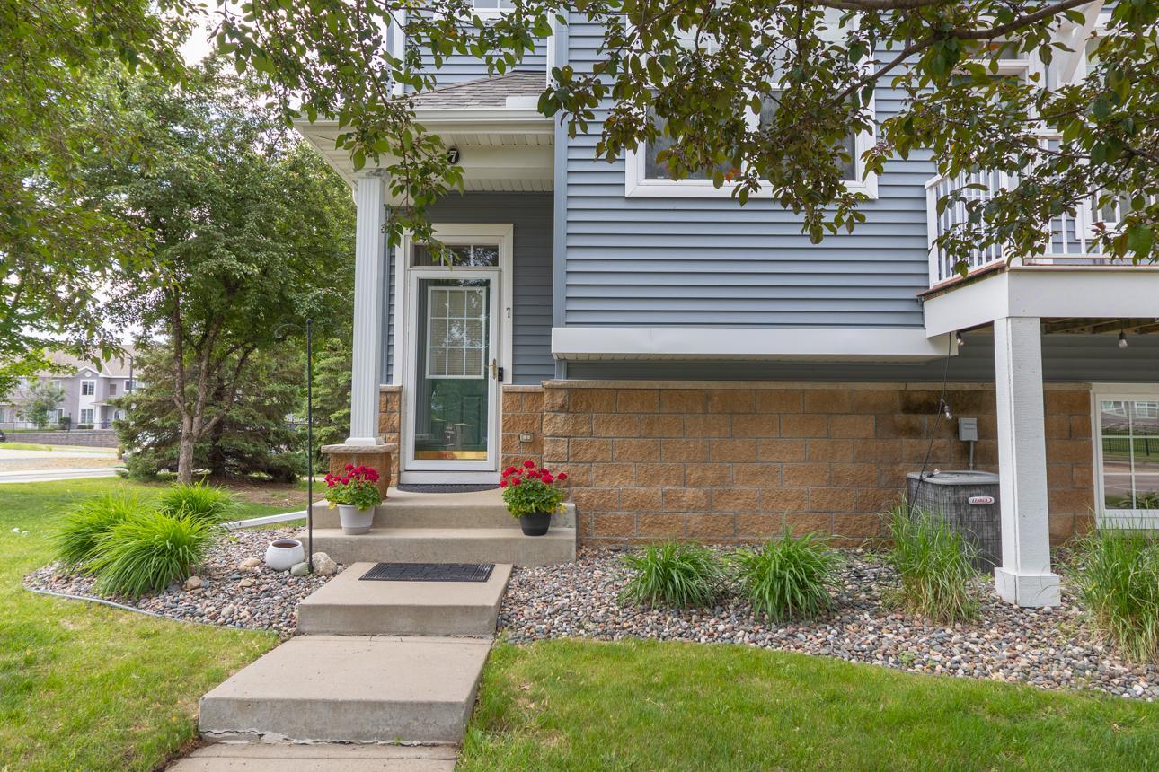 1691 Village Trail E 7