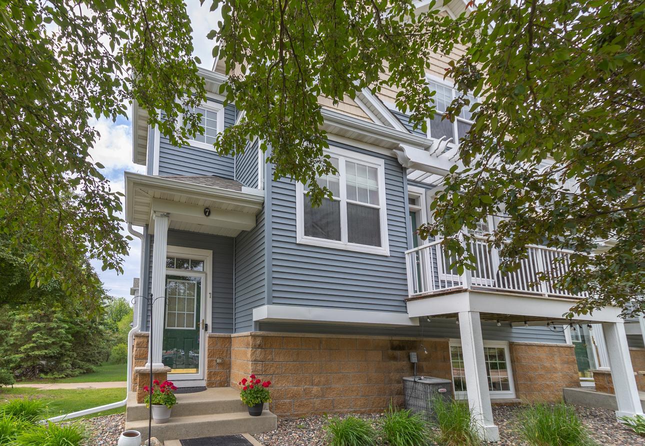 1691 Village Trail E 7