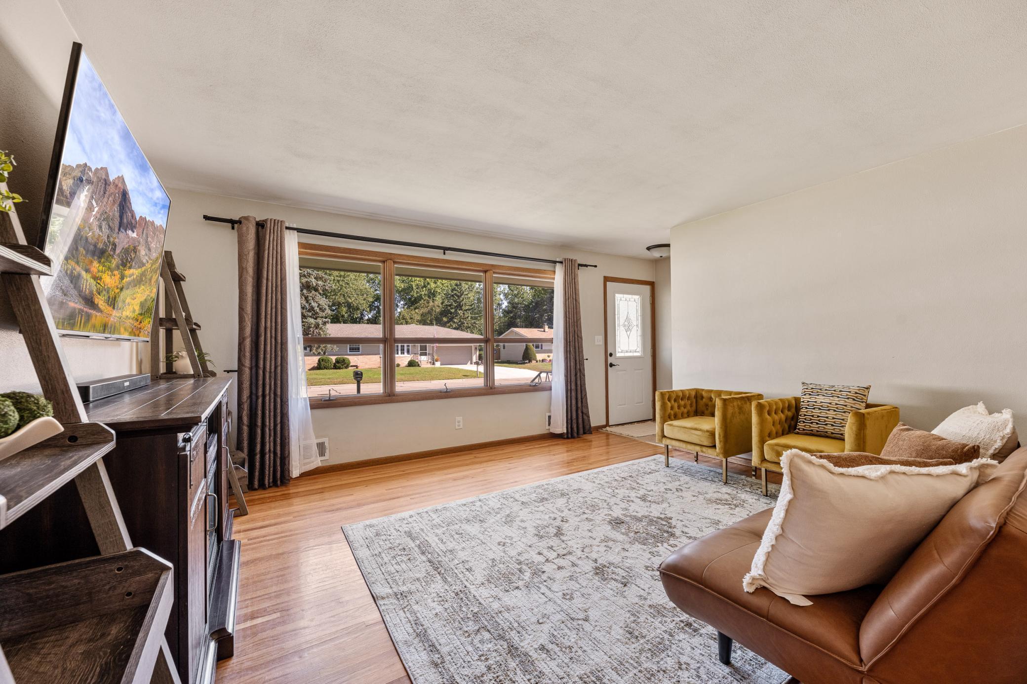 752 Sherren Street W