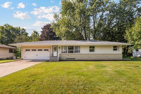 Photo of 752 Sherren Street W, Roseville, MN 55113 (MLS # 6805597)