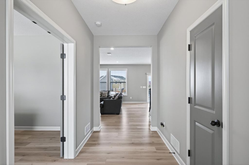 Photo of 1999 Red Oak Path, Shakopee, MN 55379 (MLS # 7004632)