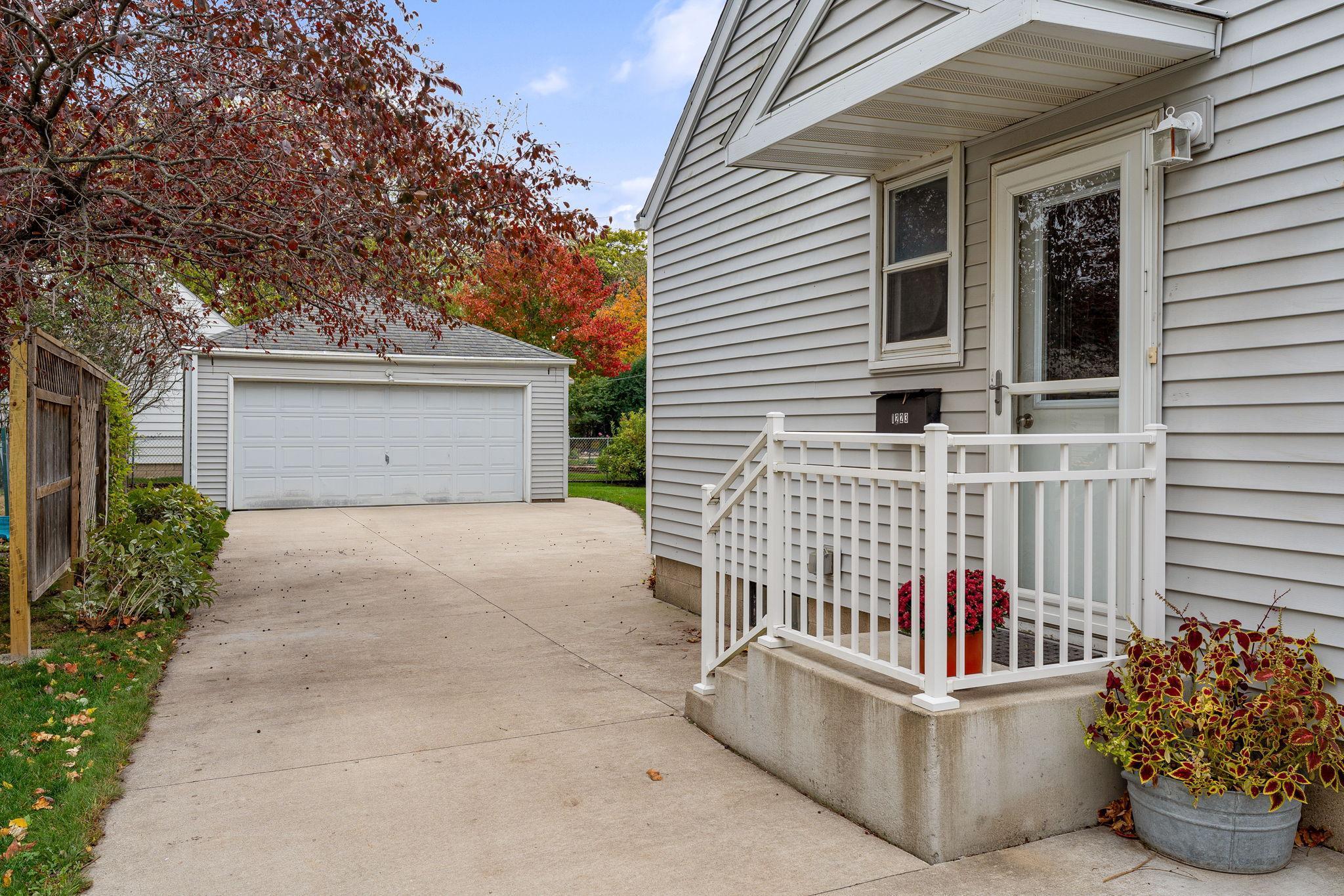 Owatonna, Minnesota 55060, United States, 3 Bedrooms Bedrooms, ,2 BathroomsBathrooms,Residential,Active,233584