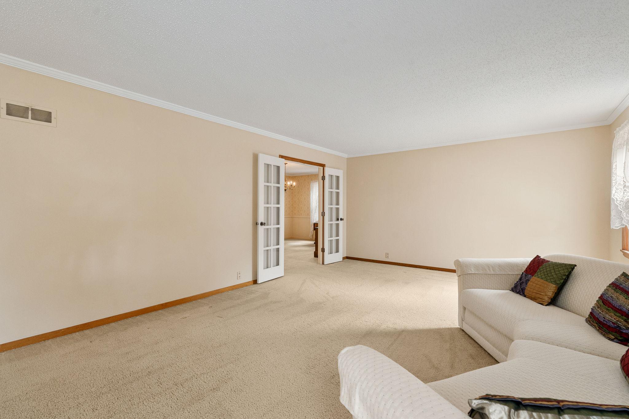 Owatonna, Minnesota 55060, United States, 3 Bedrooms Bedrooms, ,2 BathroomsBathrooms,Residential,Active,233584