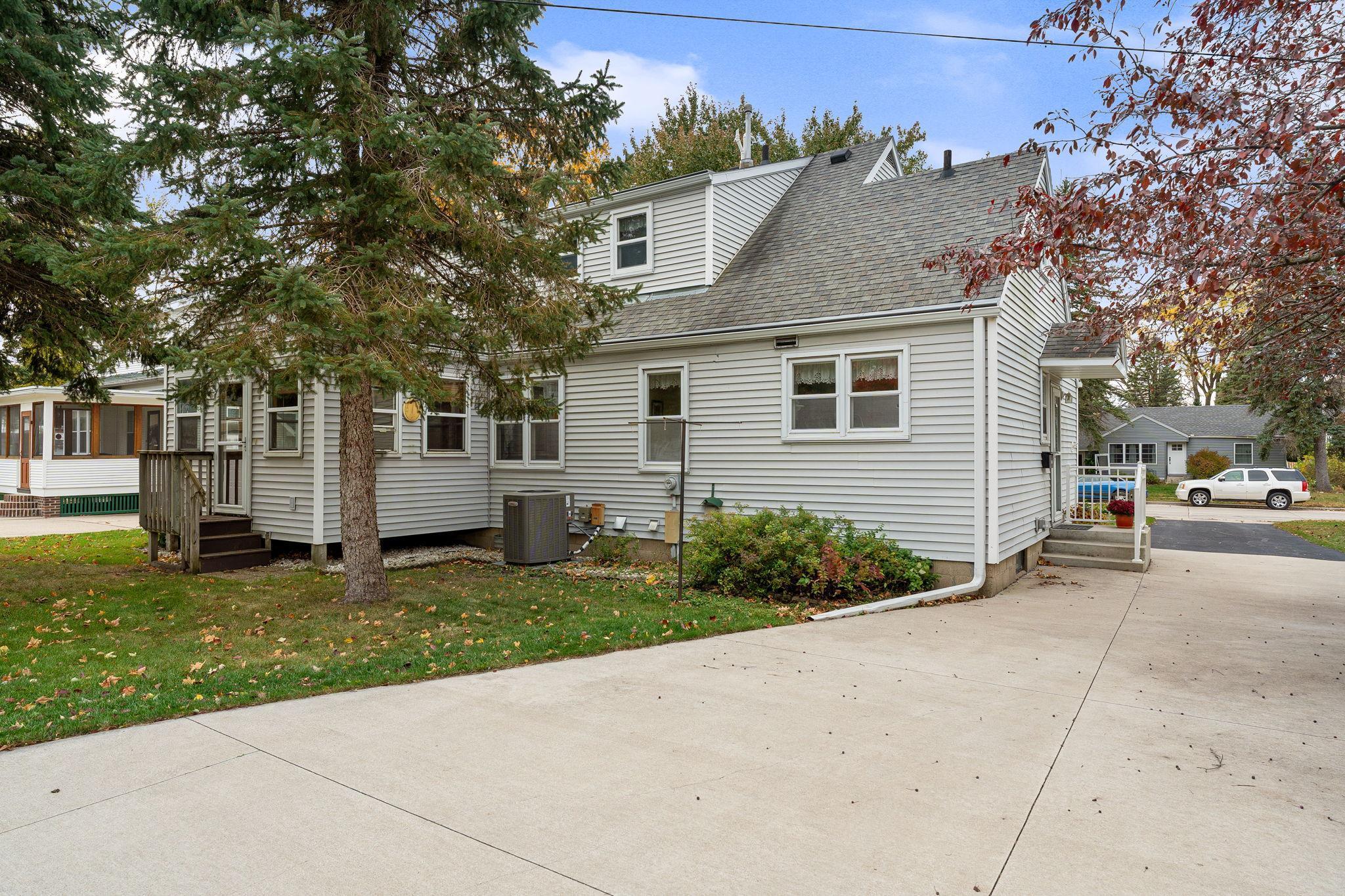 Owatonna, Minnesota 55060, United States, 3 Bedrooms Bedrooms, ,2 BathroomsBathrooms,Residential,Active,233584