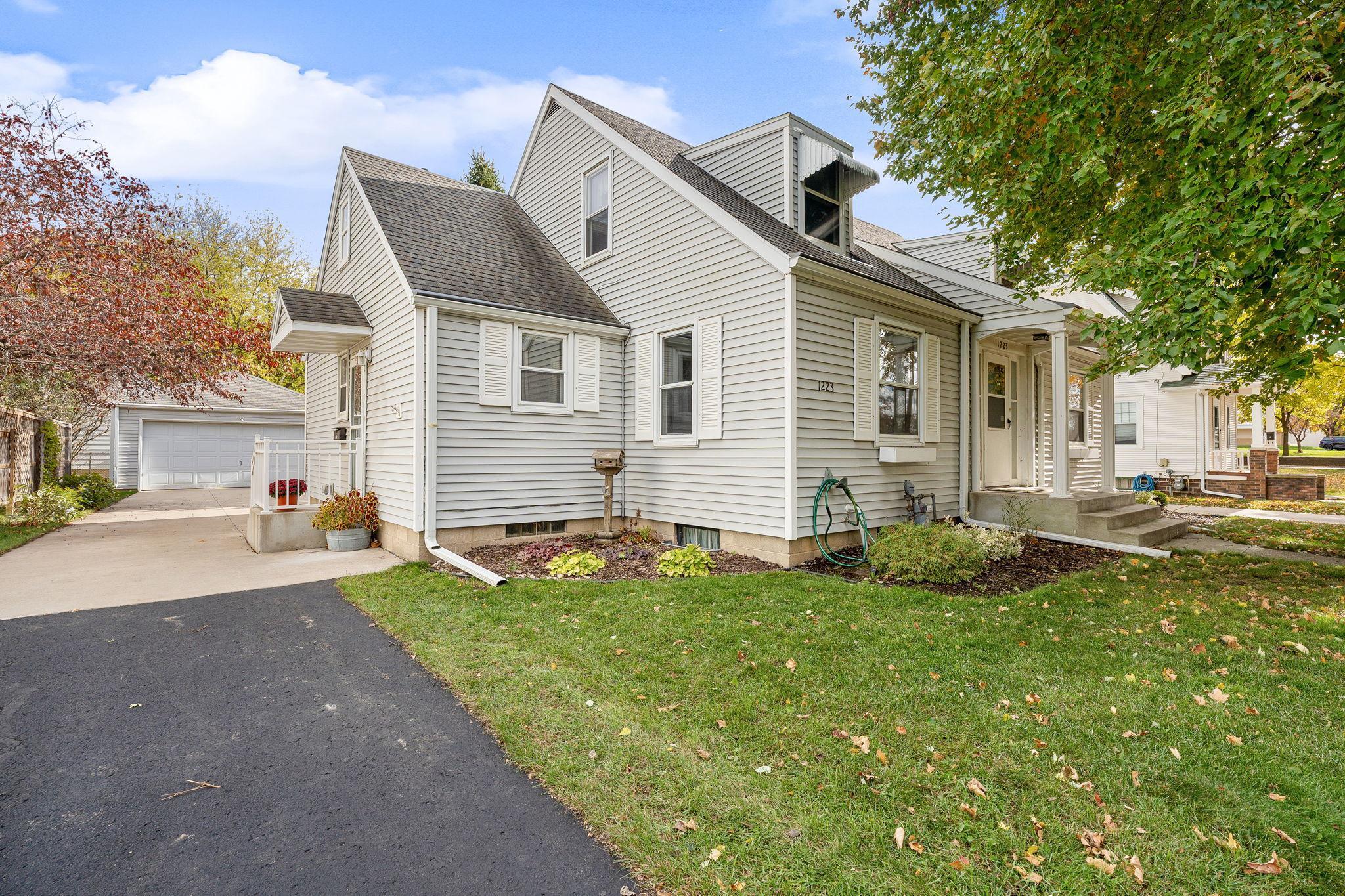 Owatonna, Minnesota 55060, United States, 3 Bedrooms Bedrooms, ,2 BathroomsBathrooms,Residential,Active,233584