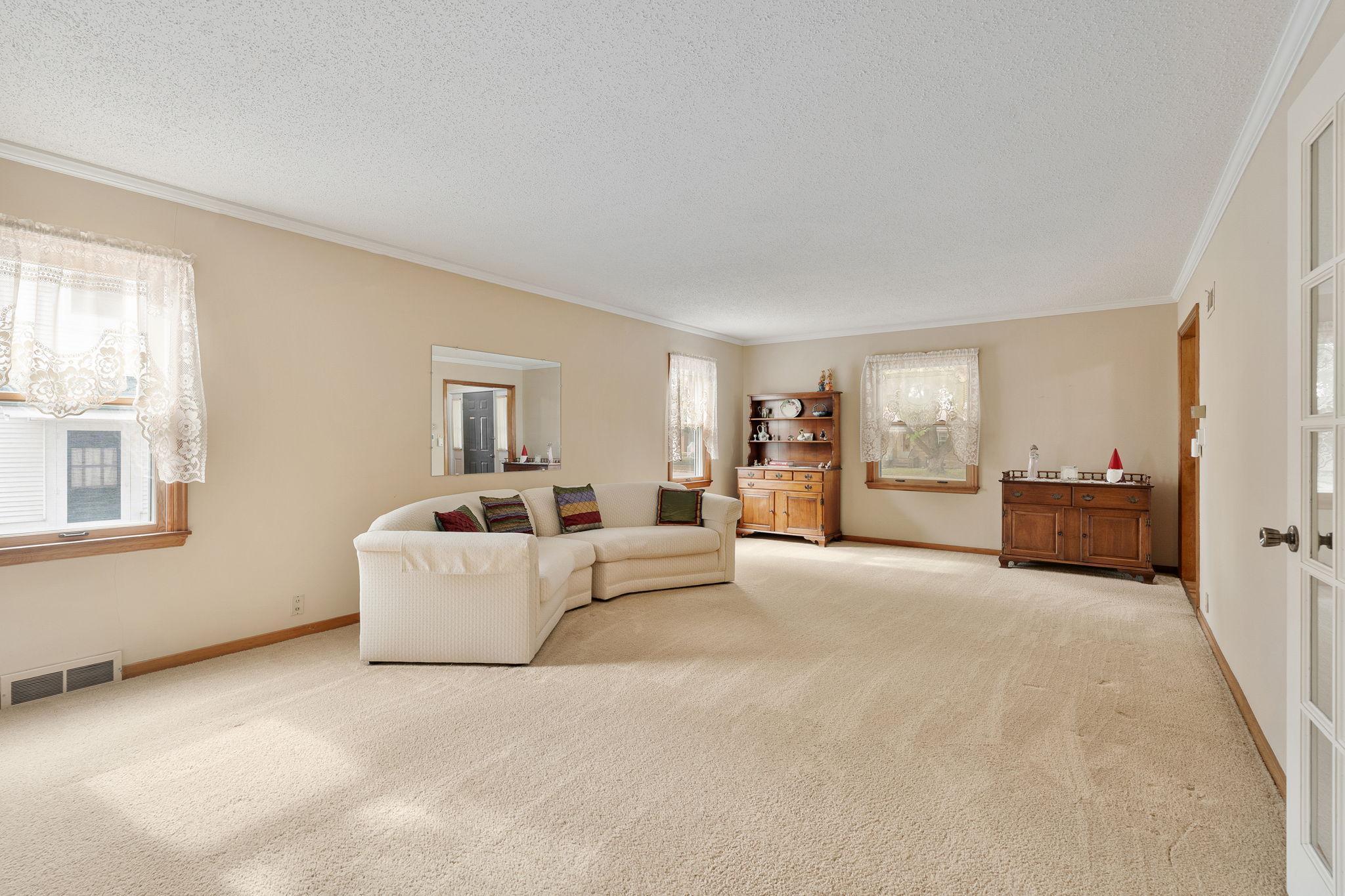 Owatonna, Minnesota 55060, United States, 3 Bedrooms Bedrooms, ,2 BathroomsBathrooms,Residential,Active,233584