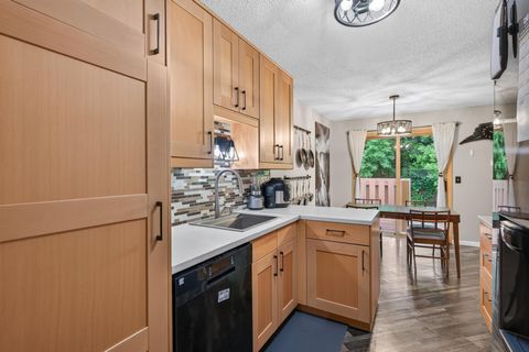 Photo of 190 Wentworth Avenue W #C, West Saint Paul, MN 55118 (MLS # 7097873)