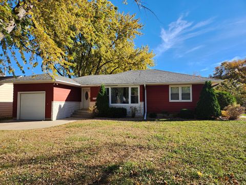 Photo of 902 Clausen Avenue, Albert Lea, MN 56007 (MLS # 6812998)