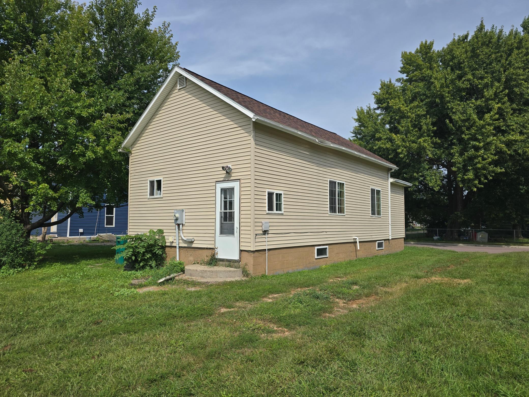 214 E 8th Street - Photo 2