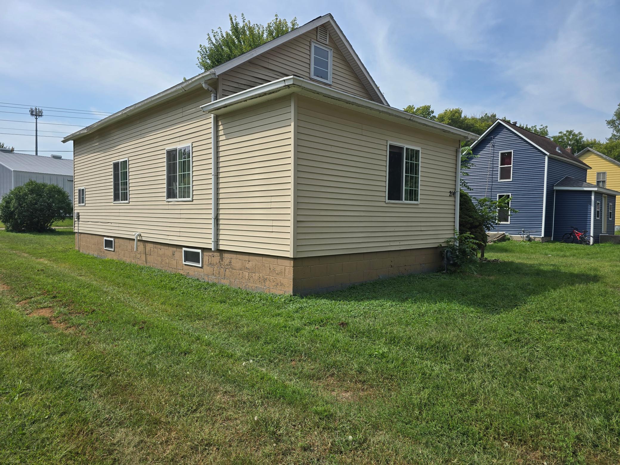 214 E 8th Street - Photo 3