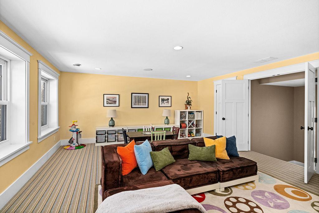 Duluth, Minnesota, 55803, United States, 6 Bedrooms Bedrooms, ,5 BathroomsBathrooms,Residential,Active,2026336