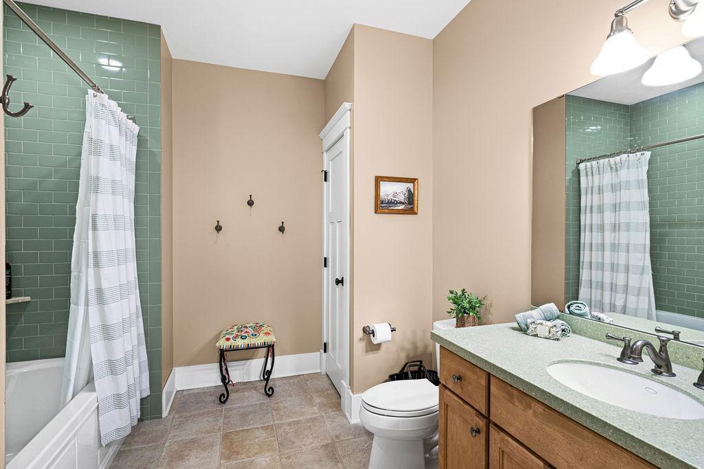 Duluth, Minnesota, 55803, United States, 6 Bedrooms Bedrooms, ,5 BathroomsBathrooms,Residential,Active,2026336