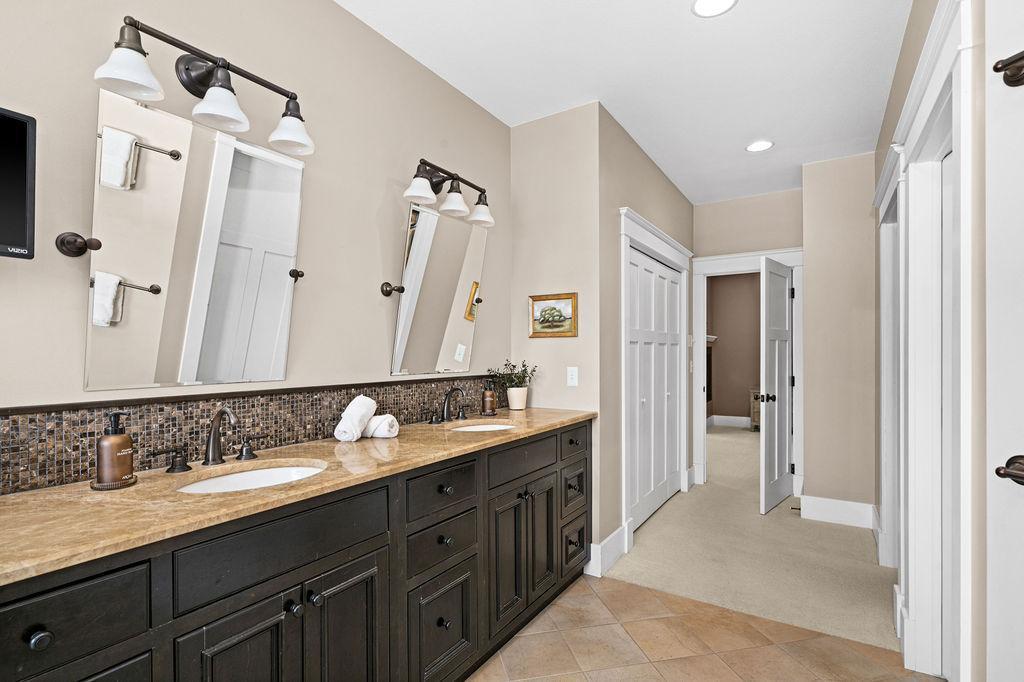 Duluth, Minnesota, 55803, United States, 6 Bedrooms Bedrooms, ,5 BathroomsBathrooms,Residential,Active,2026336