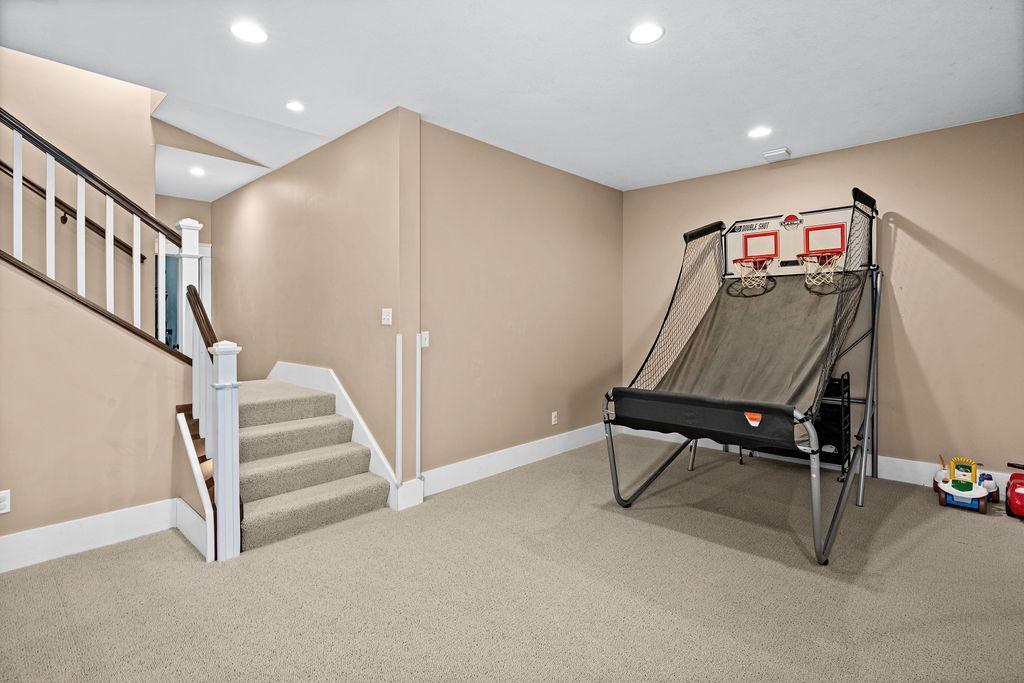 Duluth, Minnesota, 55803, United States, 6 Bedrooms Bedrooms, ,5 BathroomsBathrooms,Residential,Active,2026336