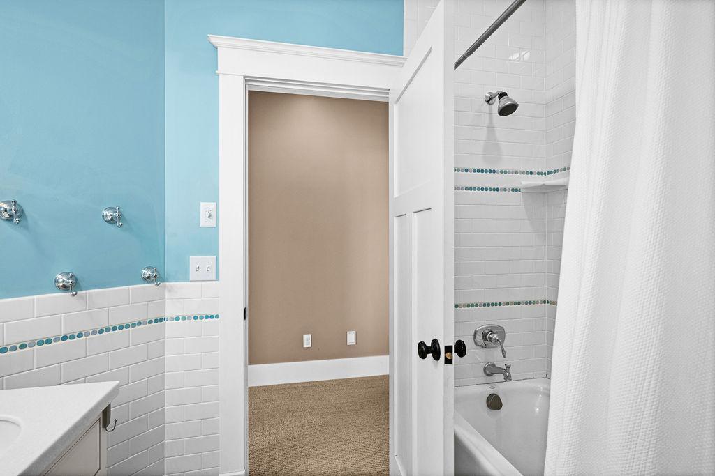 Duluth, Minnesota, 55803, United States, 6 Bedrooms Bedrooms, ,5 BathroomsBathrooms,Residential,Active,2026336
