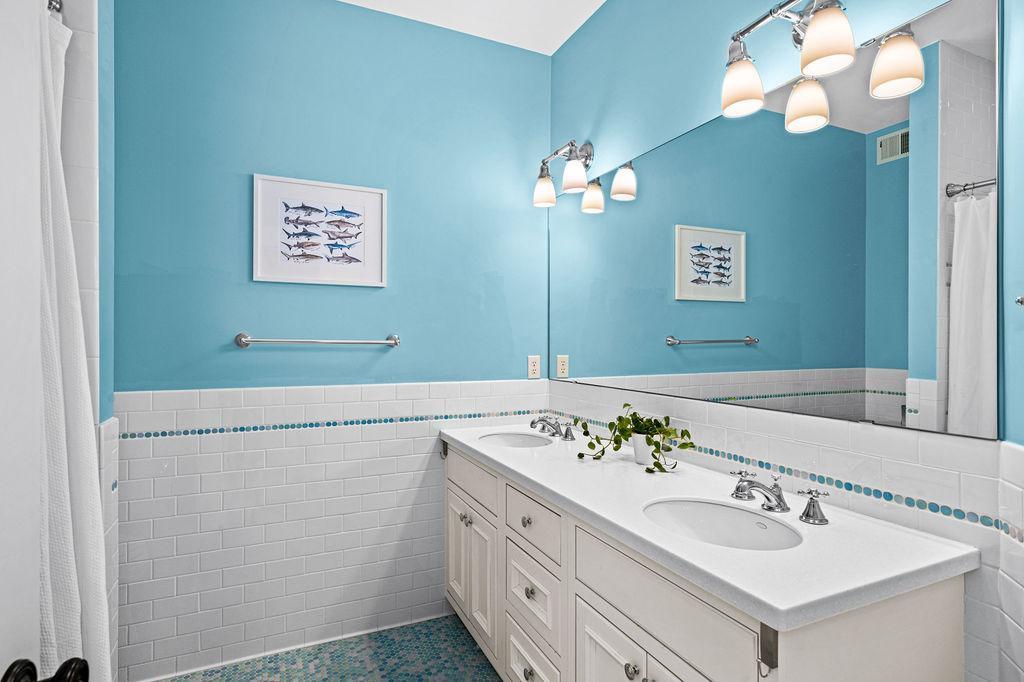 Duluth, Minnesota, 55803, United States, 6 Bedrooms Bedrooms, ,5 BathroomsBathrooms,Residential,Active,2026336
