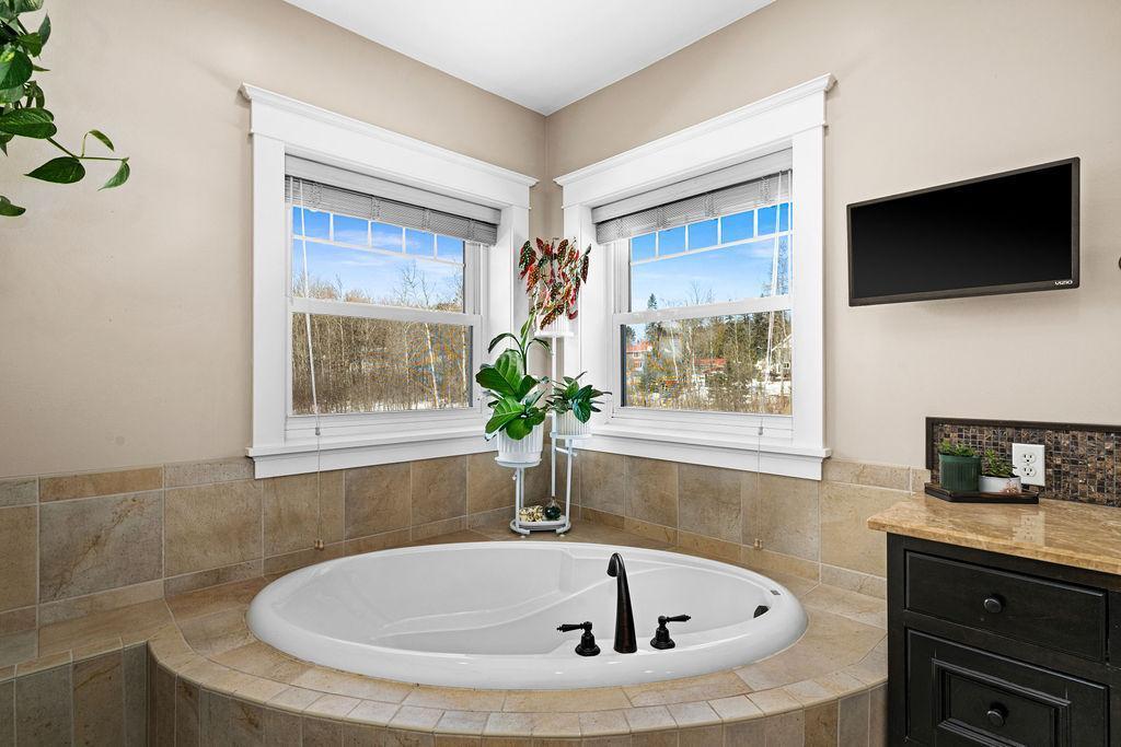 Duluth, Minnesota, 55803, United States, 6 Bedrooms Bedrooms, ,5 BathroomsBathrooms,Residential,Active,2026336