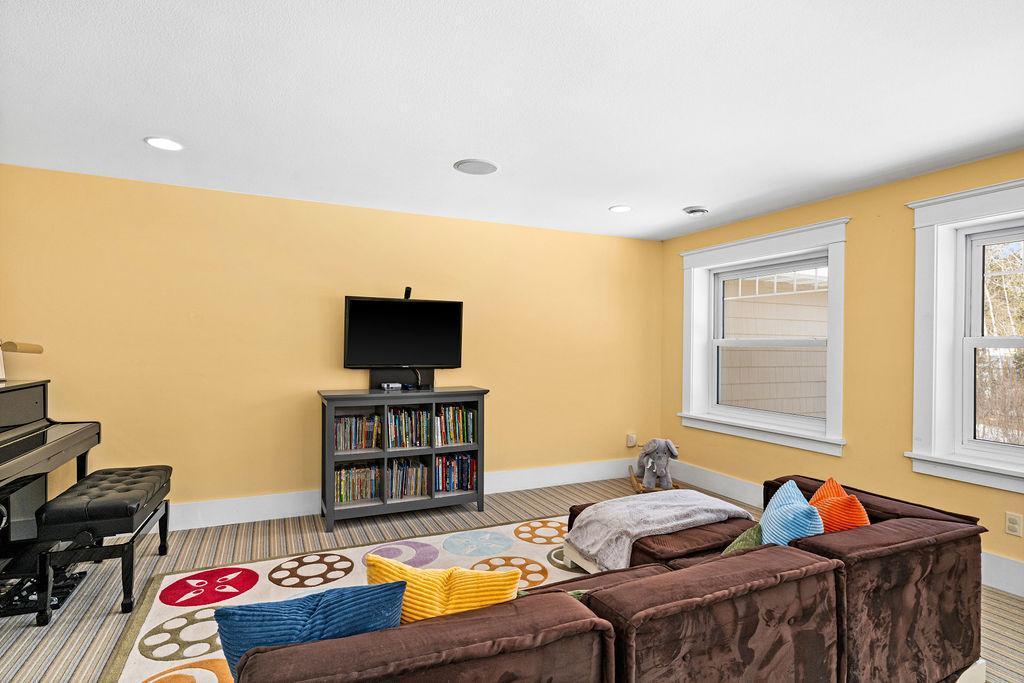 Duluth, Minnesota, 55803, United States, 6 Bedrooms Bedrooms, ,5 BathroomsBathrooms,Residential,Active,2026336