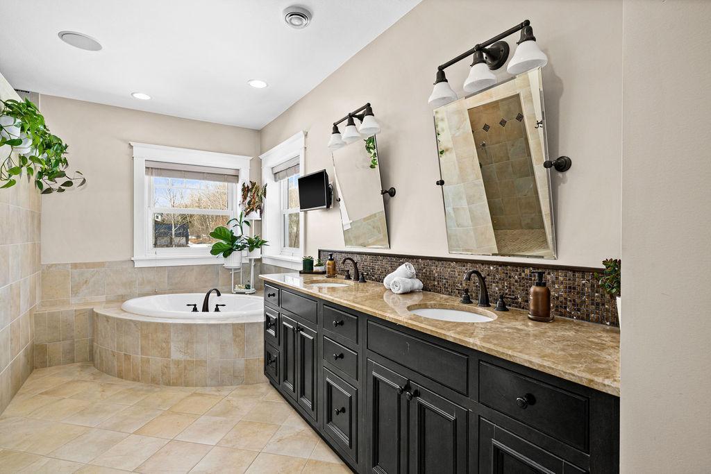 Duluth, Minnesota, 55803, United States, 6 Bedrooms Bedrooms, ,5 BathroomsBathrooms,Residential,Active,2026336