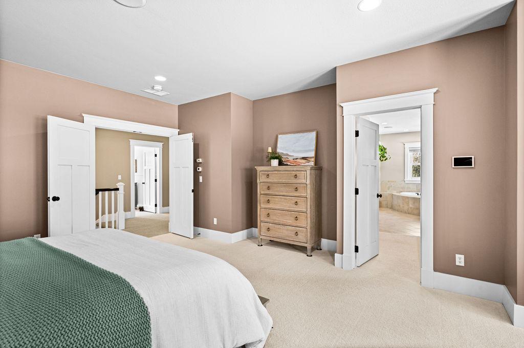 Duluth, Minnesota, 55803, United States, 6 Bedrooms Bedrooms, ,5 BathroomsBathrooms,Residential,Active,2026336