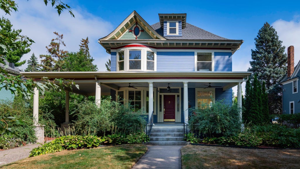 Photo of 761 Lincoln Avenue, Saint Paul, MN 55105 (MLS # 7139449)