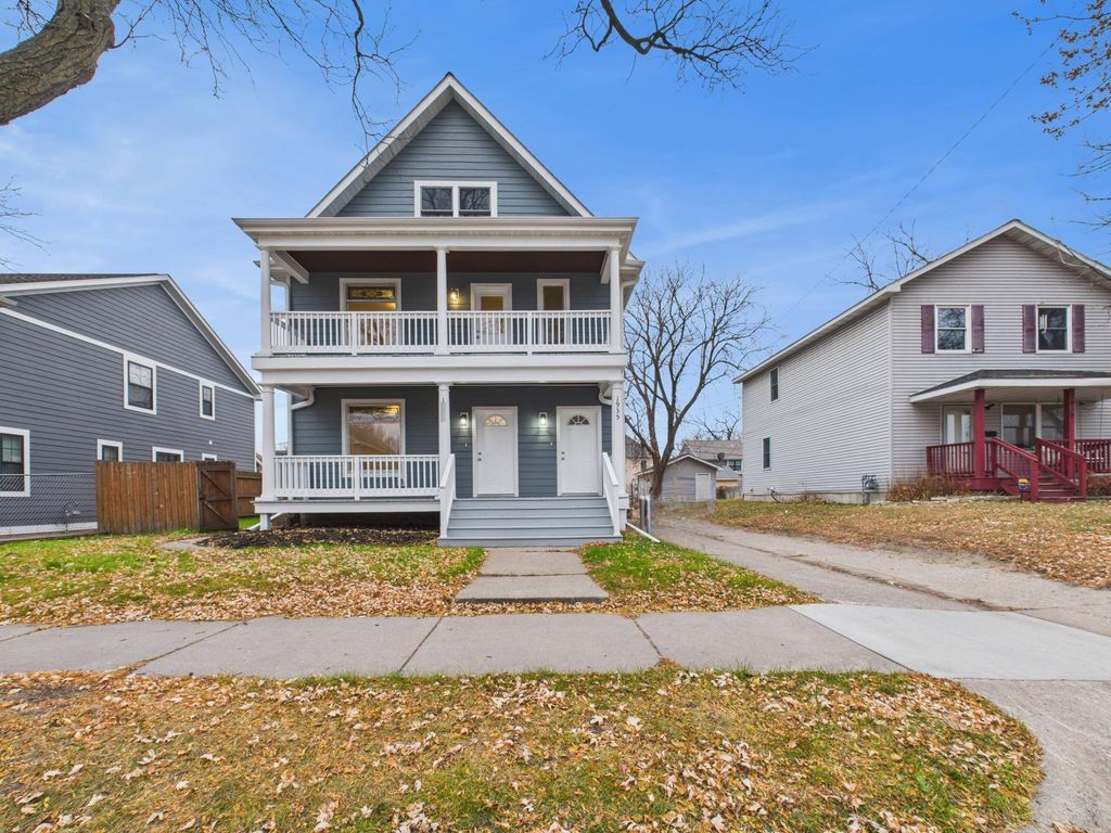 Photo of 1933 Hillside Avenue N, Minneapolis, MN 55411 (MLS # 6821673)
