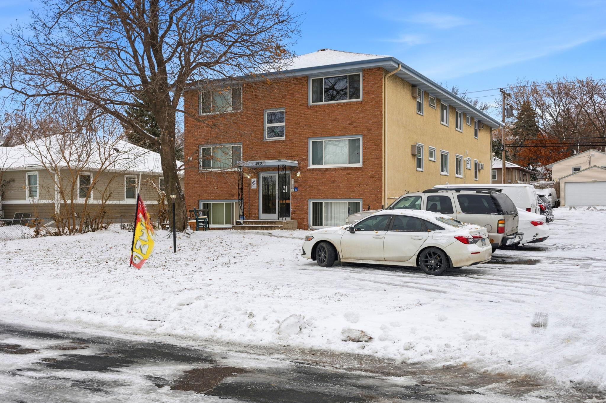 4927 & 4935 University Avenue NE