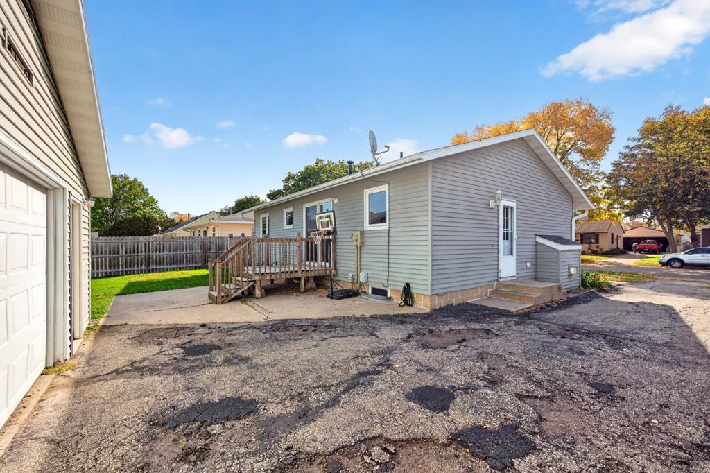 Photo of 967 16 1/4 Street SE, Rochester, MN 55904 (MLS # 7130128)