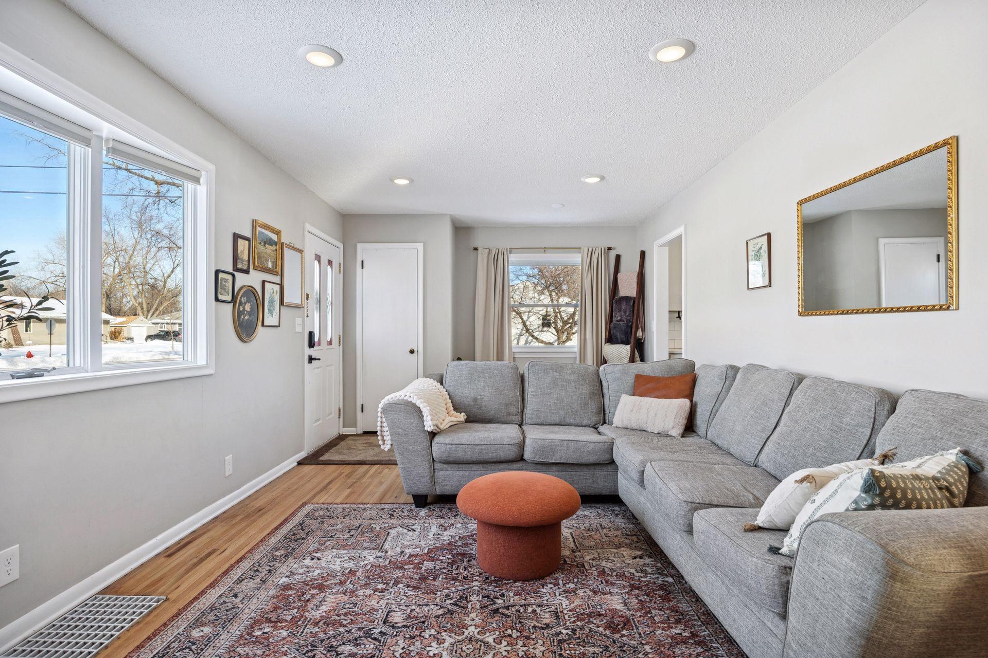 3401 Aquila Avenue S