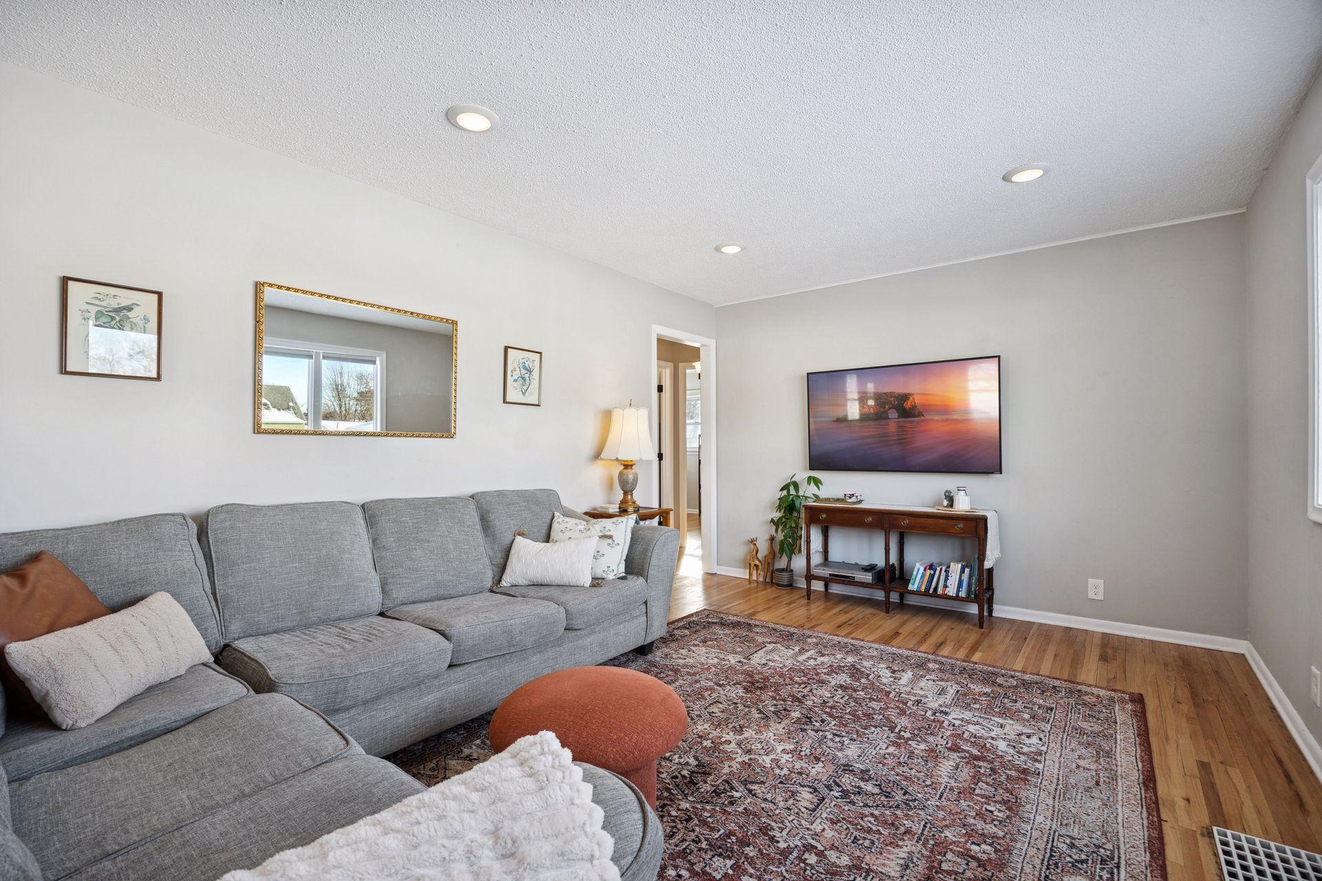 3401 Aquila Avenue S