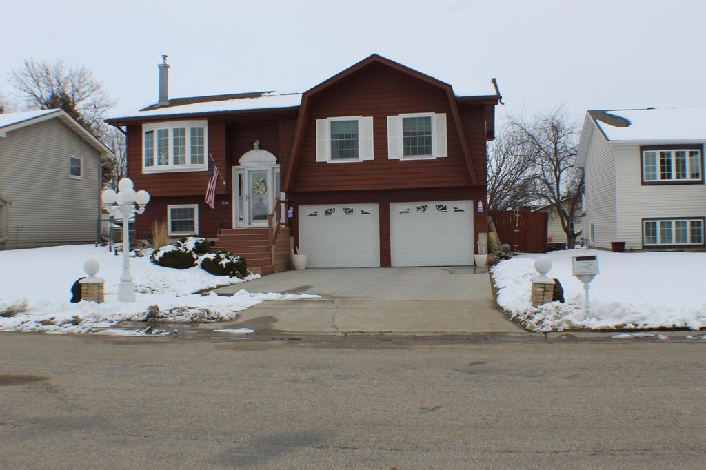 Photo of 1206 19th Street N, Moorhead, MN 56560 (MLS # 7049154)