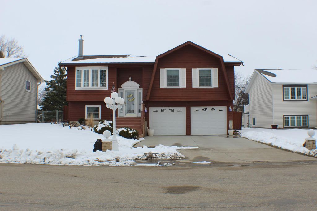 Photo of 1206 19th Street N, Moorhead, MN 56560 (MLS # 7049154)