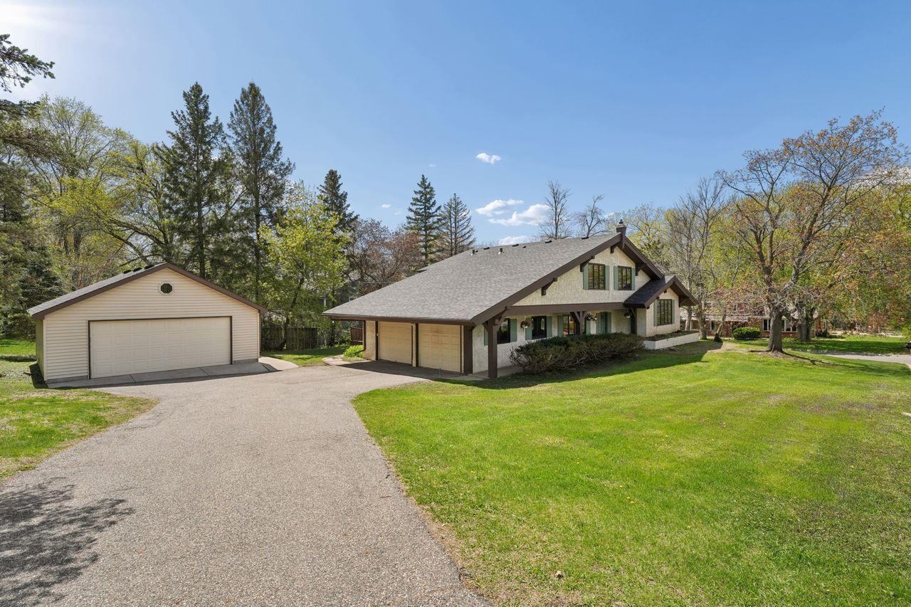 15221 Crestview Lane