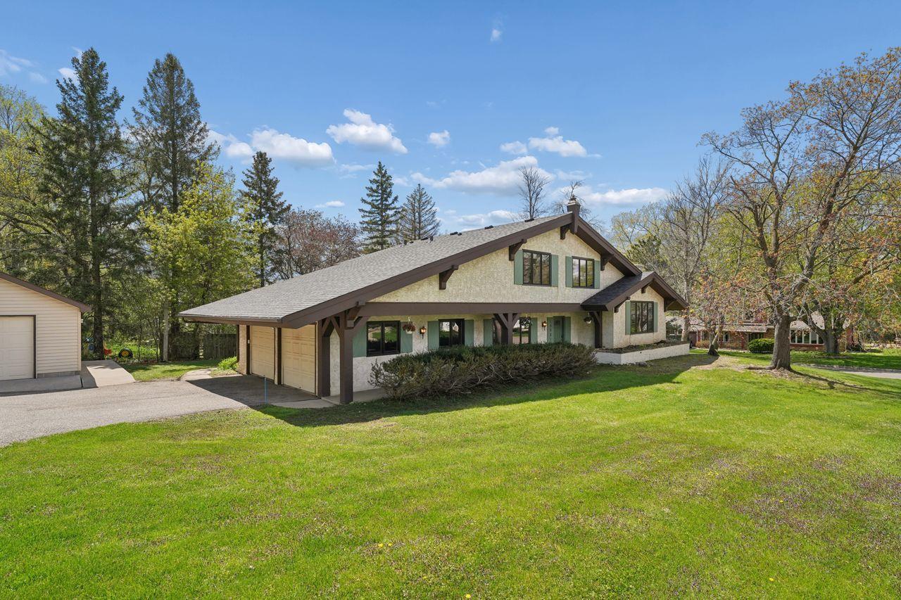 15221 Crestview Lane