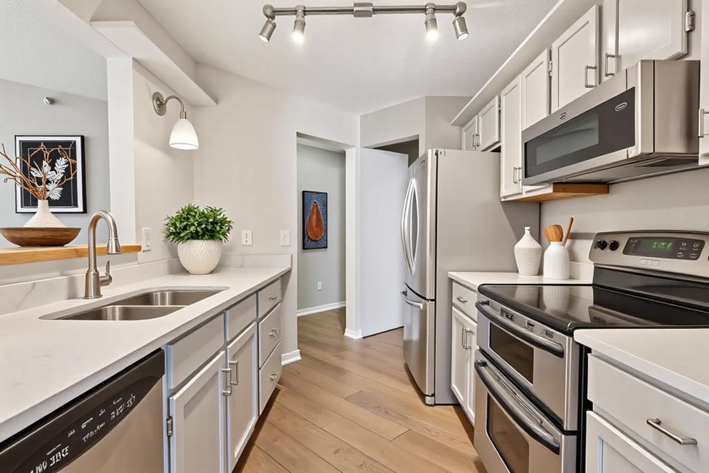 Photo of 7605 Edinborough Way #6215, Edina, MN 55435 (MLS # 7018633)