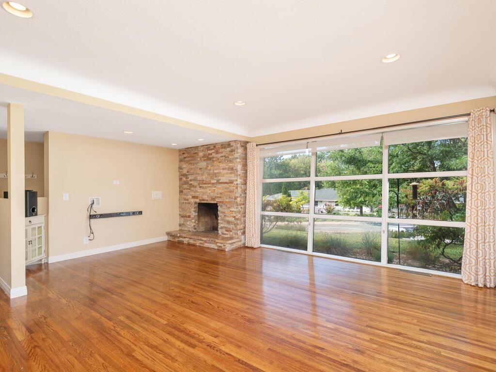 3013 Silver Lake Road NE